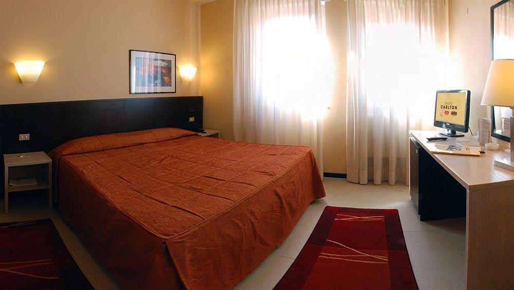 Carlton Hotel